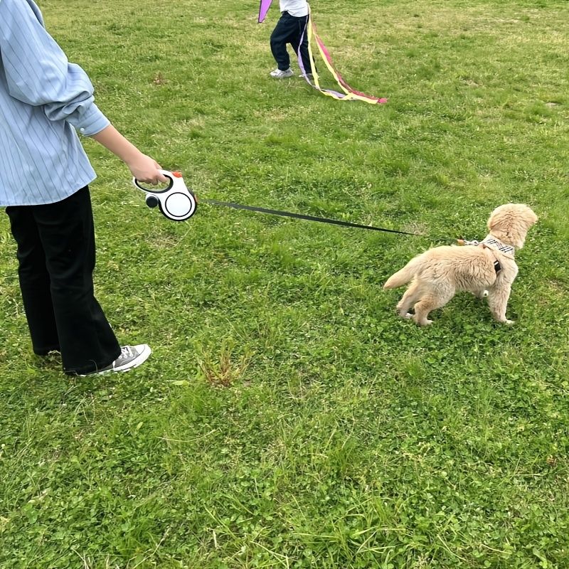 White retractable dog leash, strong dog leash, dog walking leash, small and medium dog leash, outdoor dog leash, Australia, durable dog leash, dog lead